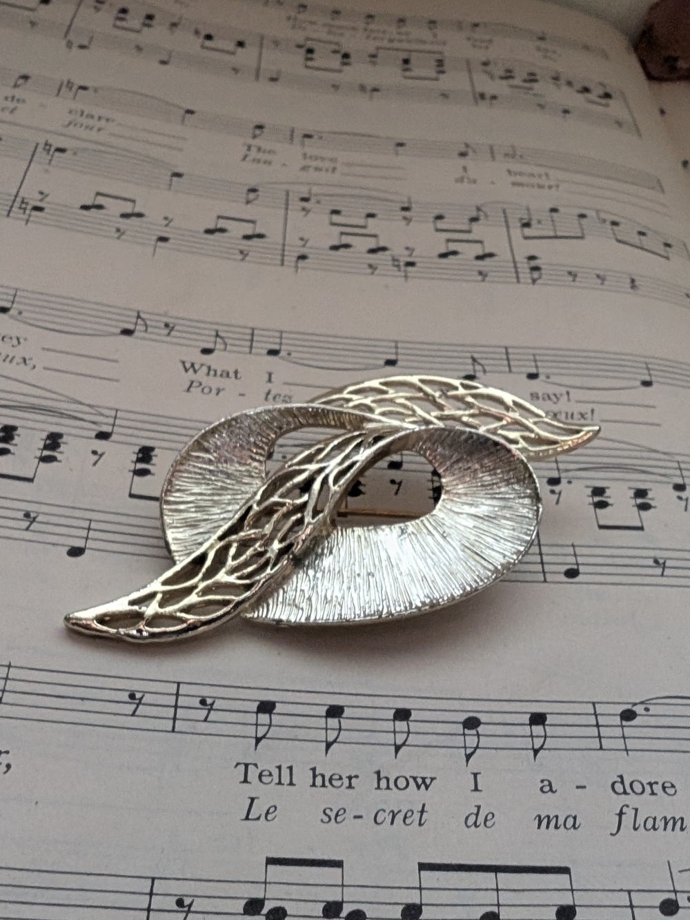 Silver Tone Leaf Swirl Brooch - Picture 2 of 8